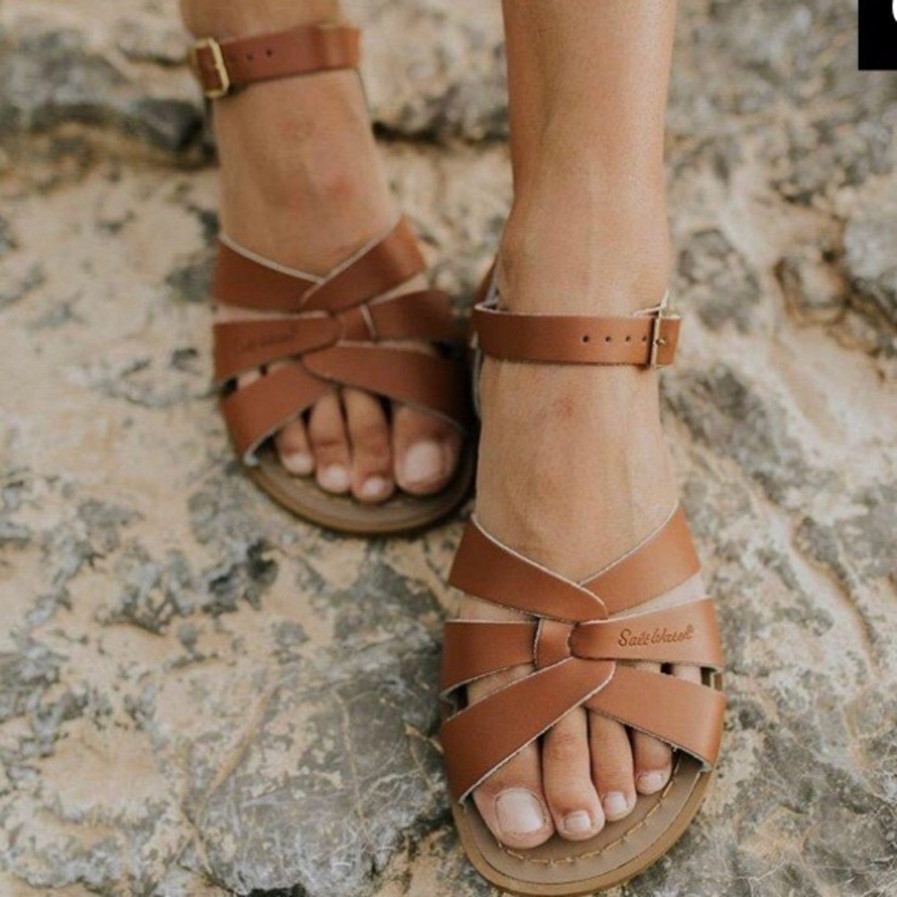 LIKE NEW Saltwater Sandals
